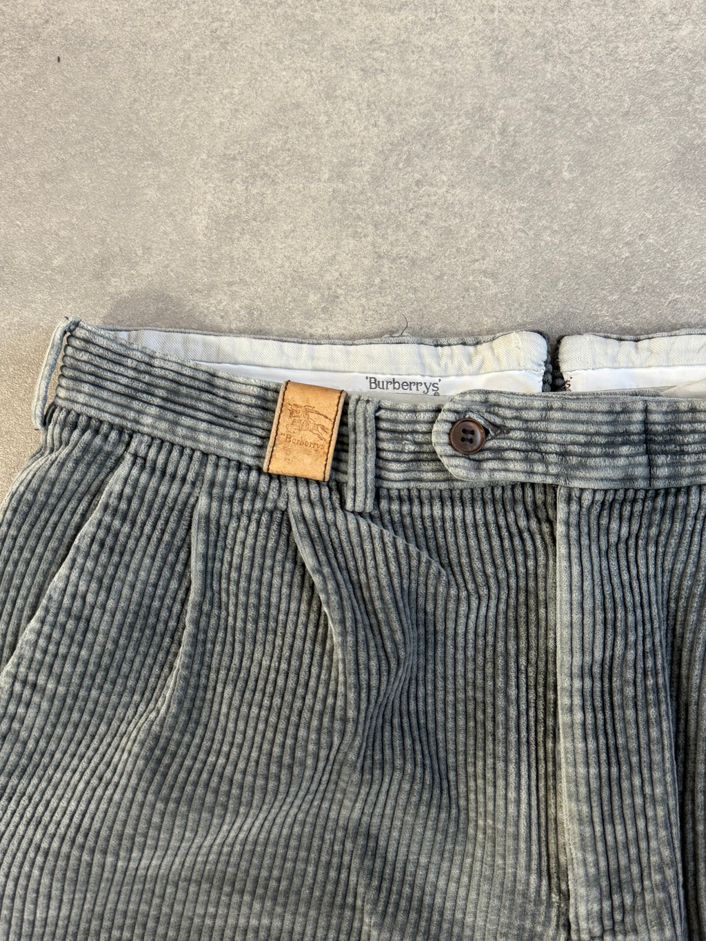 90s Burberrys Corduroy Pleated Baggy Straight Trousers